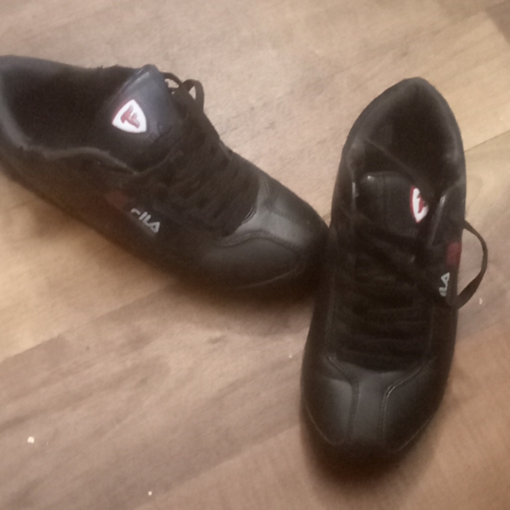 Fila - Picture 2 of 2